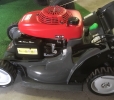 Honda gazonmaaier:

Type : HRX 476 HY
maaibreedte: 47 cm
aandrijving: ja,traploos hydrostatisch
mulchfunctie: ja, versamow

nette machine 
nieuwprijs € 1459,00
